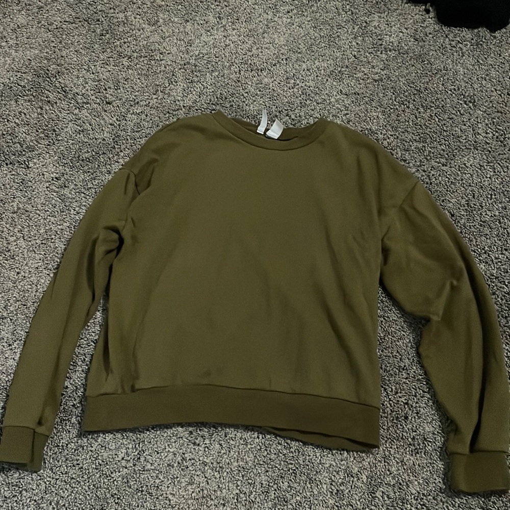 h&m sweatshirt. size is large and the color is an olive green